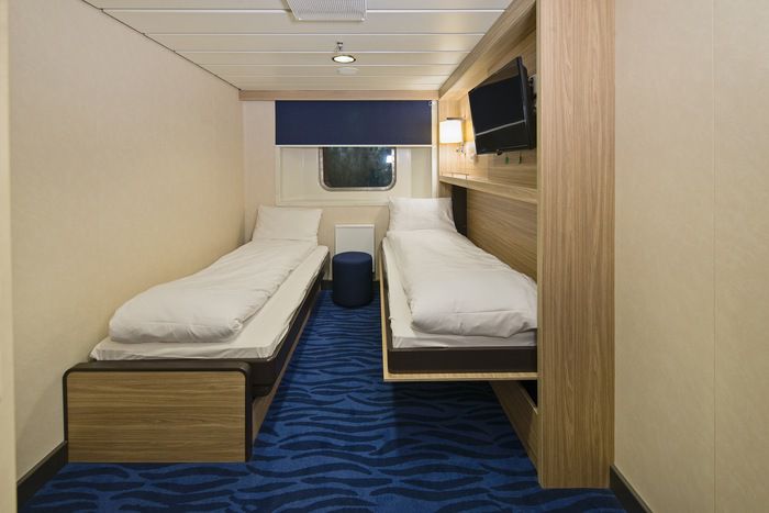 Polar Outside | Twin on lower deck with porthole